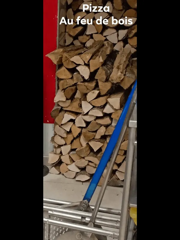 Pizza artisanale Don Camillo n°2 cuite au feu de bois