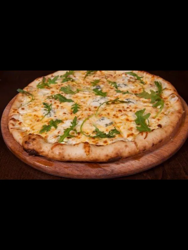 Pizza artisanale Don Camillo n°4 cuite au feu de bois