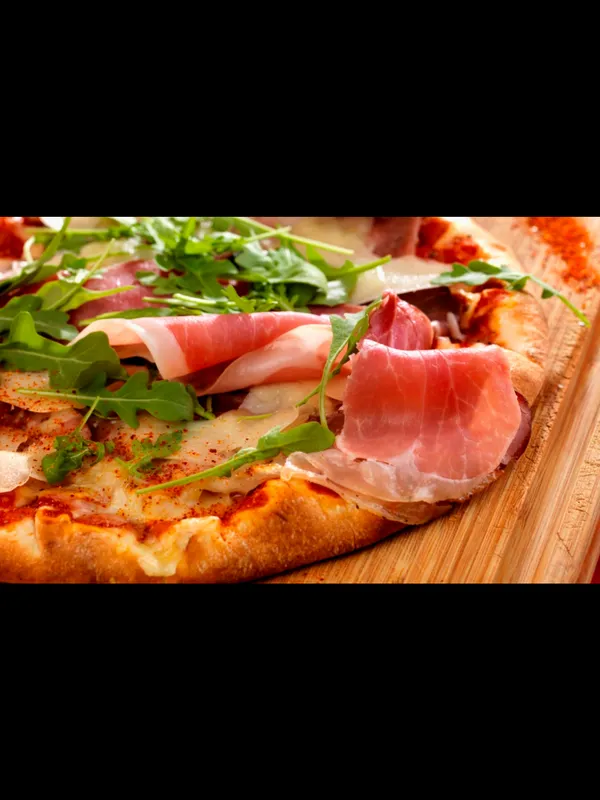 Pizza artisanale Don Camillo n°8 cuite au feu de bois